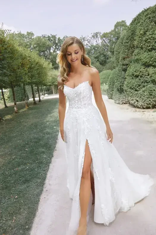 A Bride’s Guide to Wedding Dress Shopping: What to Expect Every Step of the Way Image