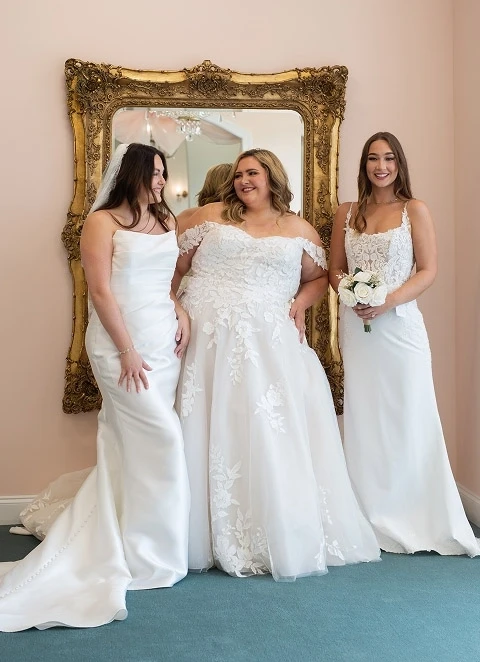 Photo of the real brides posing near the mirror